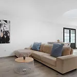 La Orilla Del Volcan