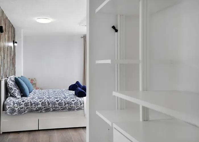 La Orilla Del Volcan Yaiza (Lanzarote)