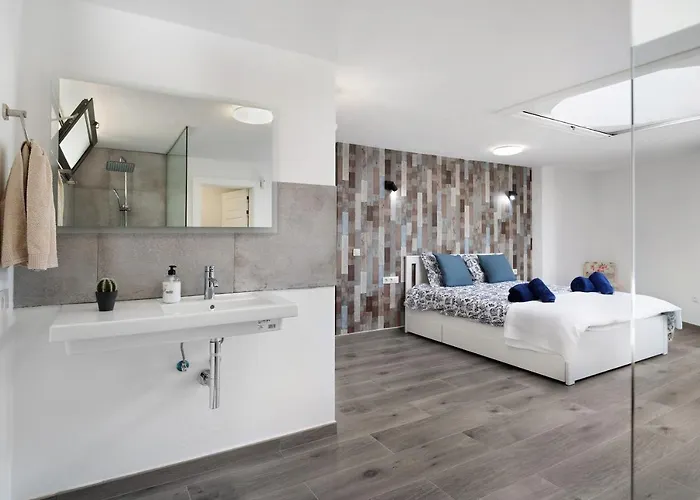 La Orilla Del Volcan *